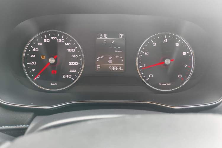 Used Roewe RX5 2022 330TGI Automatic National Style Edition Odometer Close Up