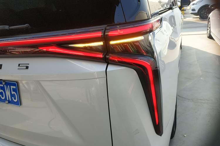 Used SAIC MAXUS G90 2022 2.0T Starry Seven-Seater