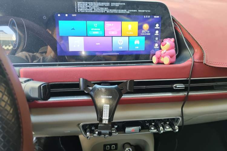 Used ORA Good Cat 2022 400km Standard Range Luxury Version Lithium Iron Phosphate Audio And AC Panel