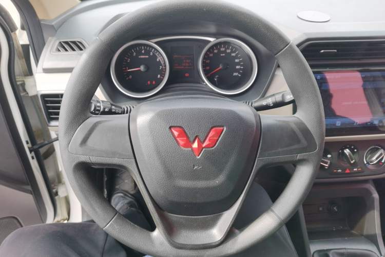 Used Wuling Hongguang 2021 1.5L S Standard Version LAR Steering Wheel