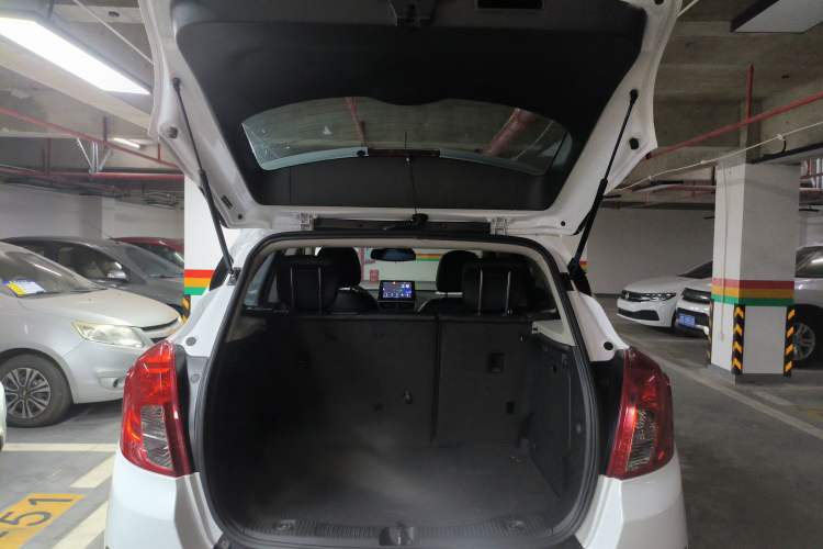 Used Buick Encore 2015 1.4T Automatic Two-Wheel Drive Urban Elite Version
