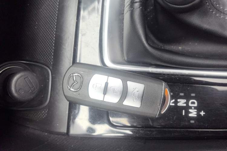 Used Mazda 3 Axela 2019 Cloud-Controlled Sedan 1.5L Automatic Luxury Model China VI Standard Interior 1