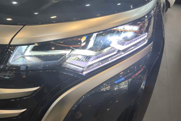 Used Denza D9 2022 DM-i 970 Four-Wheel Drive Prestige Model
