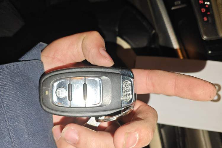 Used Audi A4L 2009 2.0 TFSI Standard Model Vehicle Key