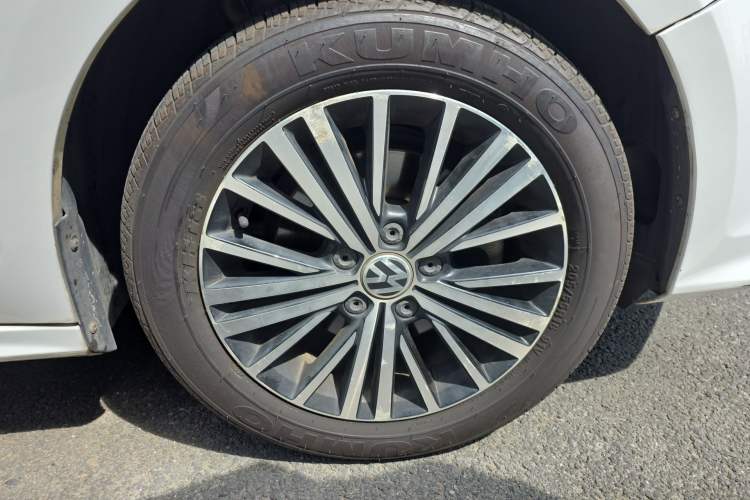 Used Volkswagen Sagitar 2015 280TSI Automatic Flagship Model Right Front Wheel Hub