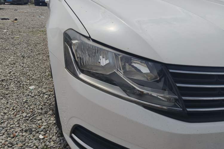 Used Volkswagen Lavida 2015 1.6L Manual Fashion Edition Right Front Headlight