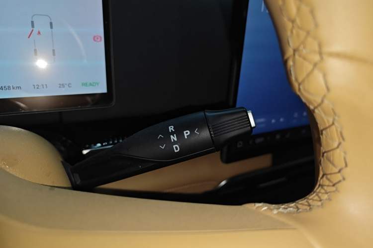 Used VOYAH Dream 2025 PHEV Four-Wheel Drive Excellence Kunpeng Edition
