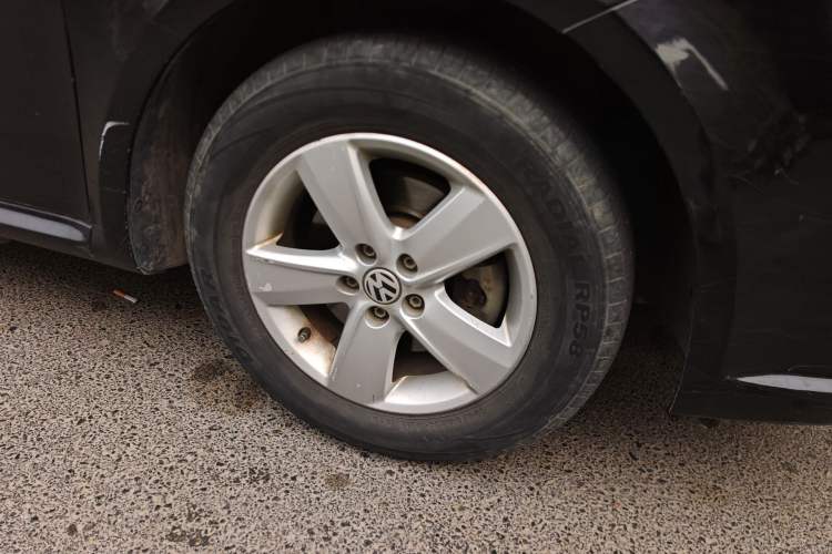 Used Volkswagen Lavida 2013 Classic 1.6L Manual Fashion Edition Right Front Wheel Hub