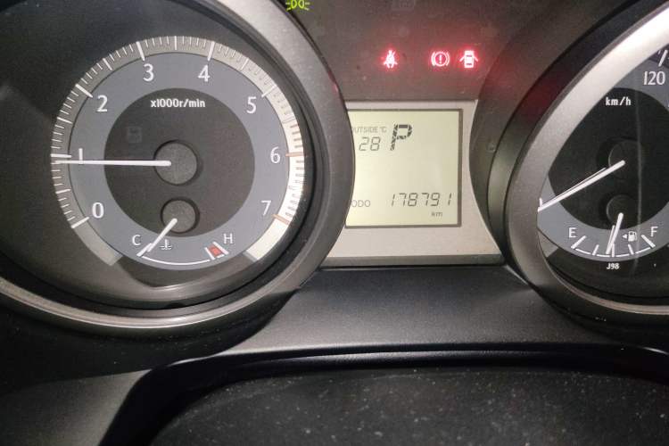 Used Toyota Prado 2014 2.7L Automatic Luxury Edition Odometer Close Up