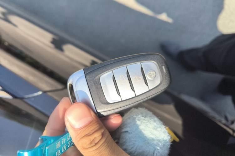 Used Hongqi H5 2022 Classic Model Facelift 1.8T Automatic Smart Connect Flagship Edition Vehicle Key