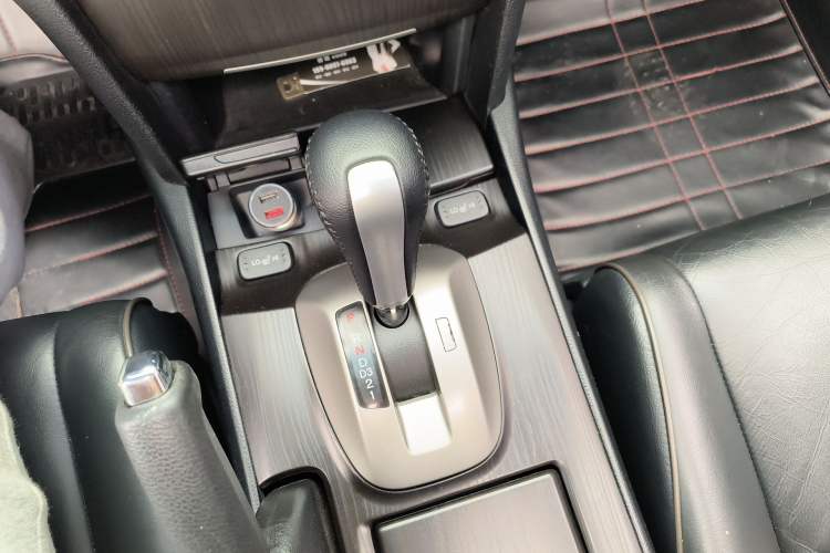 Used Honda Crosstour 2012 2.4L Luxury Edition Gear Lever
