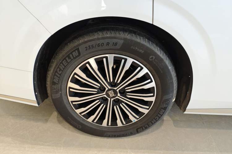 Used BYD Xia 2025 DM-i 1.5T 180km Excellence Model Right Rear Wheel Hub