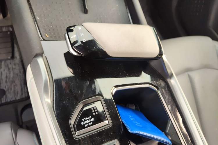 Used CHANGAN UNI-T 2023 Second-Generation 1.5T Prestige Model Gear Lever