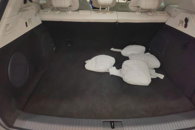 Used VOYAH FREE 2025 Model FREE+ Four-Wheel-Drive Qiankun Edition Trunk