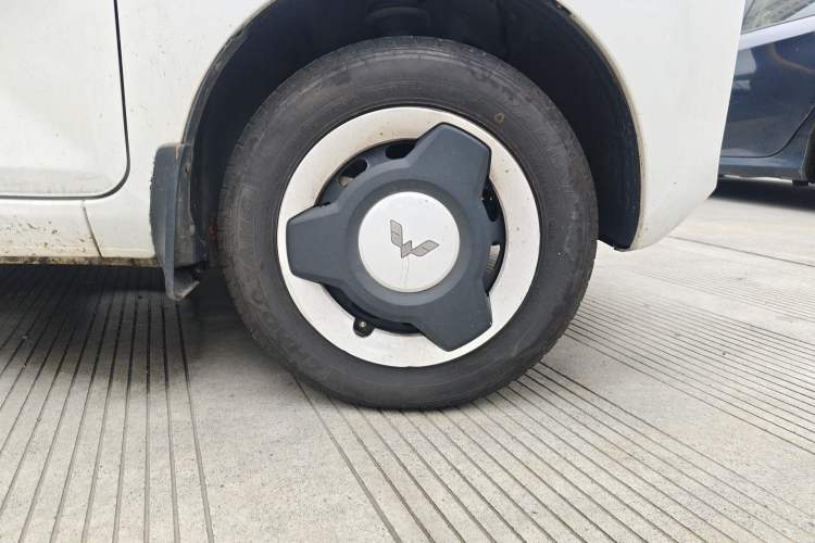 Used Wuling Hongguang MINIEV 2022 Easy Version Lithium Iron Phosphate Right Front Wheel Hub