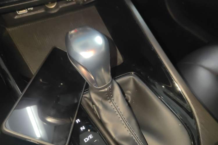 Used Roewe i5 2021 1.5L CVT Diamond Edition Gear Lever