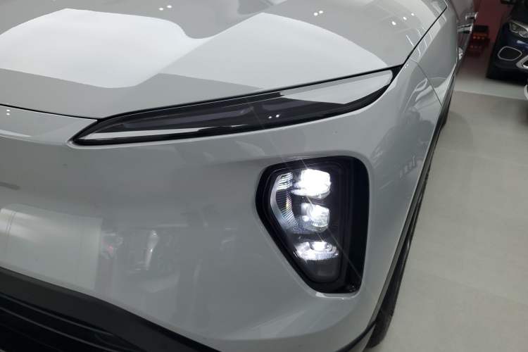 Used Nio ES6 2024 75 kWh Left Front Headlight