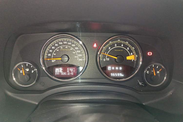 Used Jeep Compass 2014 2.0L two-wheel drive luxury version Instrument Cluster