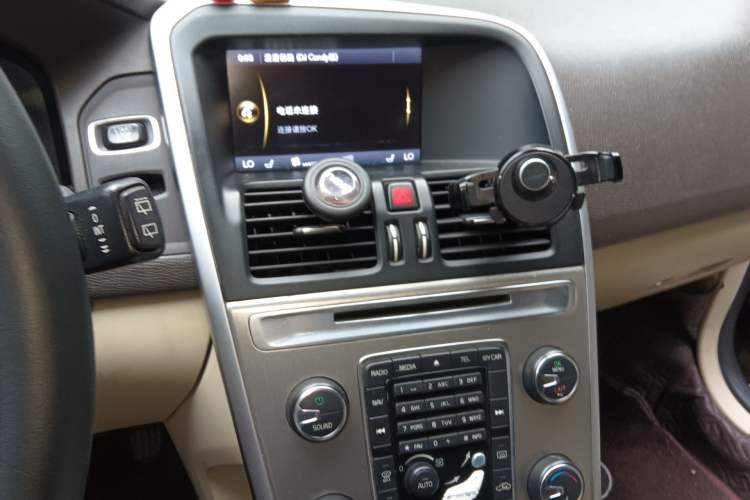 Used Volvo XC60 2011 2.0T ZhiZun Edition Audio And AC Panel