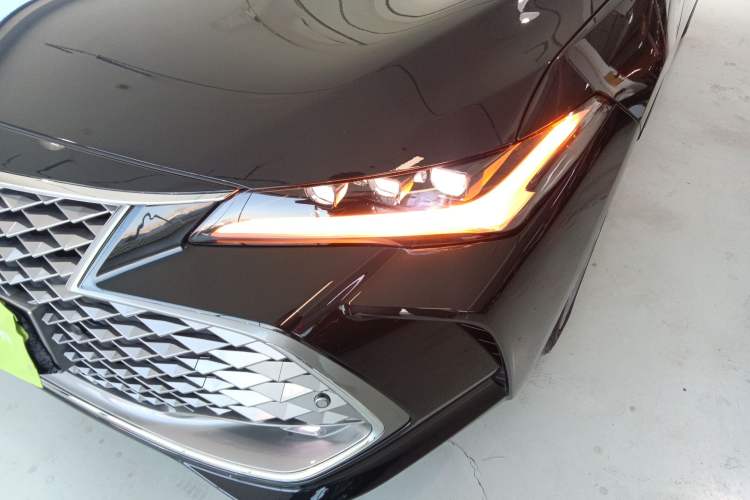 Used Toyota Avalon 2024 Dual-Engine 2.5L XLE Premium Edition
