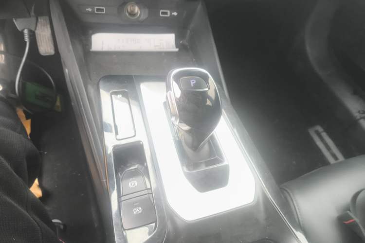 Used MG 5 2022 300TGI DCT Chao Yue Luxury Edition
