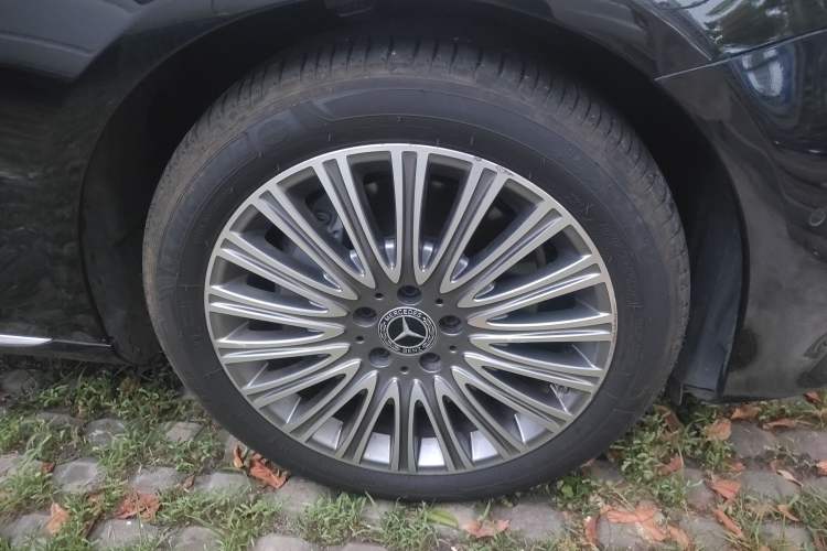 Used Mercedes-Benz E-Class 2020 E 300 L Luxury Model Right Front Wheel Hub