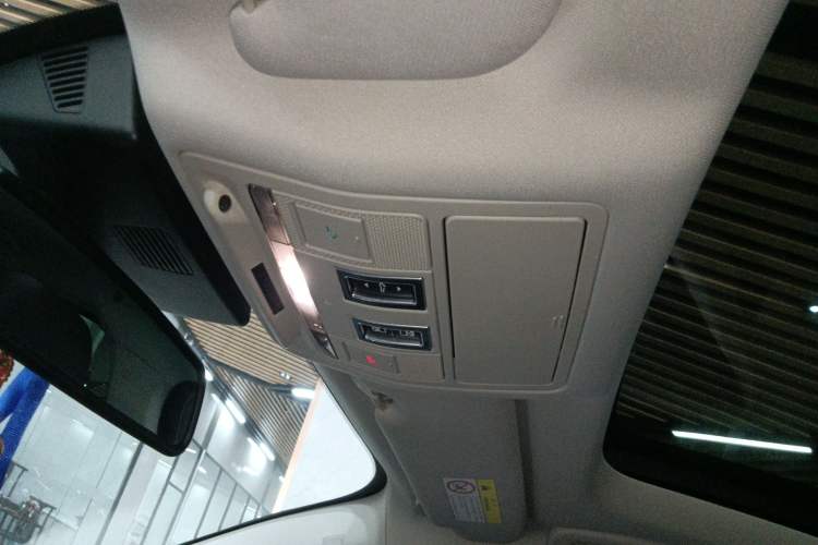 Used Jaguar XFL 2019 XFL 2.0T 200 PS Two-Wheel-Drive Elite Edition Headliner