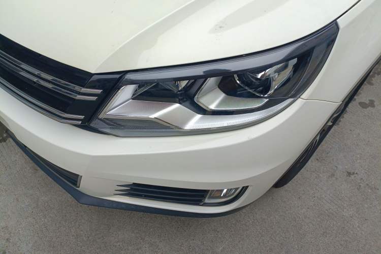 Used Volkswagen Tiguan 2015 1.8TSI Automatic All-Wheel-Drive Luxury Model Left Front Headlight