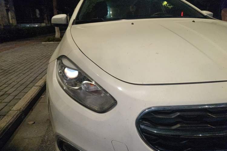 Used Fiat Viaggio 2015 1.4T Automatic Enjoyment Edition Right Front Headlight