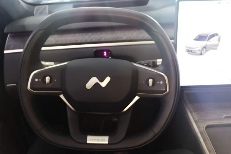 Used ONVO Luxeed L90 2025 Model—Ultra Six-Seater Version
