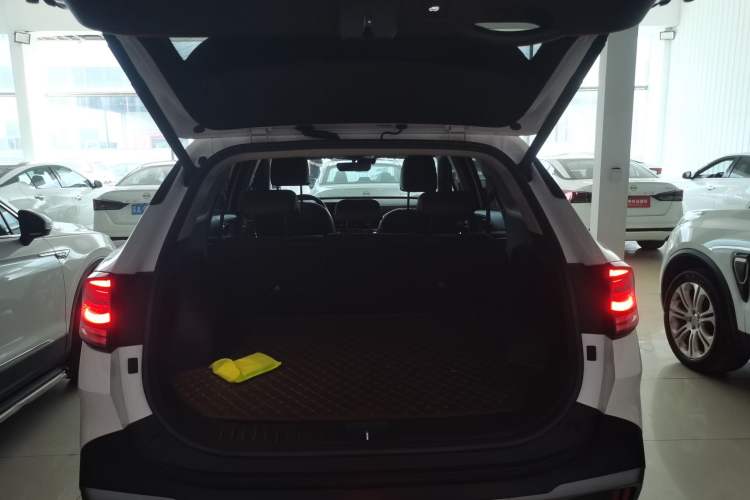 Used Kia Sportage (Chinese Domestic Model) 2023 2.0T Two-Wheel Drive Flagship Edition
