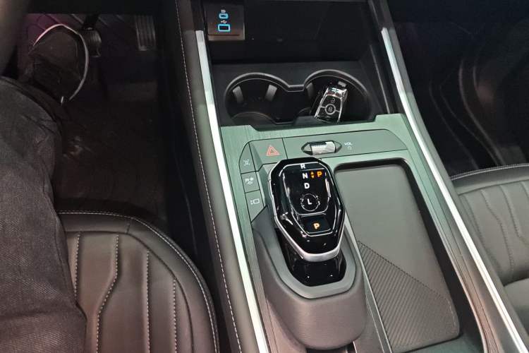 Used Ford Edge 2025 Ford Explorer L 2.0T EcoBoost E-Hybrid Two-Wheel Drive 7-Seater Luxury Model