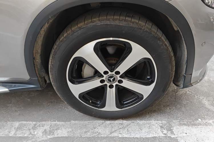 Used Mercedes-Benz GLC 2018 Facelifted GLC 260 4MATIC Dynamic Edition Right Front Wheel Hub