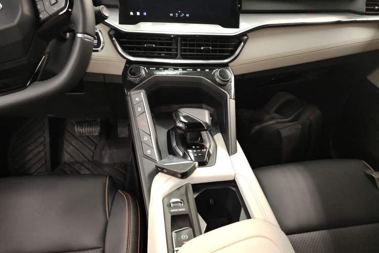 Used Lynk & Co 06 EM-P 2020 PHEV Plus Gear Lever