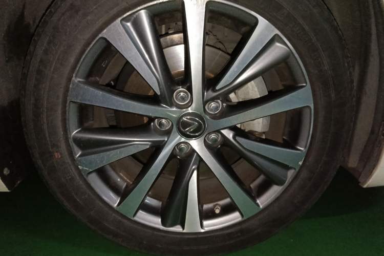 Used Lexus ES 2020 200 Excellence Edition Right Front Wheel Hub
