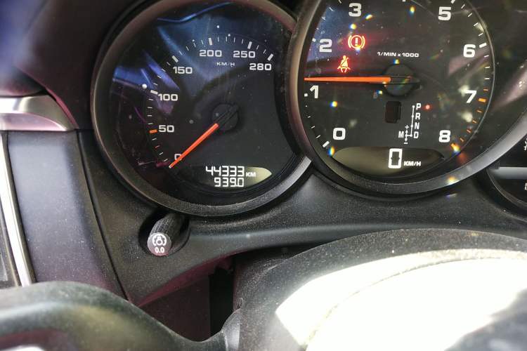 Used Porsche Macan 2014 Macan 2.0T Odometer Close Up