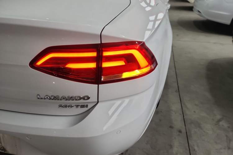 Used Volkswagen Lamando 2018 230TSI DSG Fashion Edition
