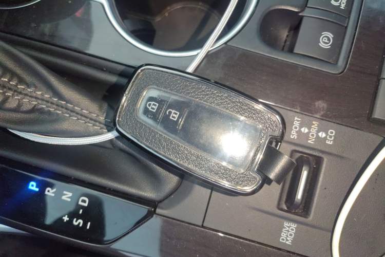 Used Toyota Crown Kluger 2023 2.5L HEV Four-Wheel Drive Luxury Edition Vehicle Key