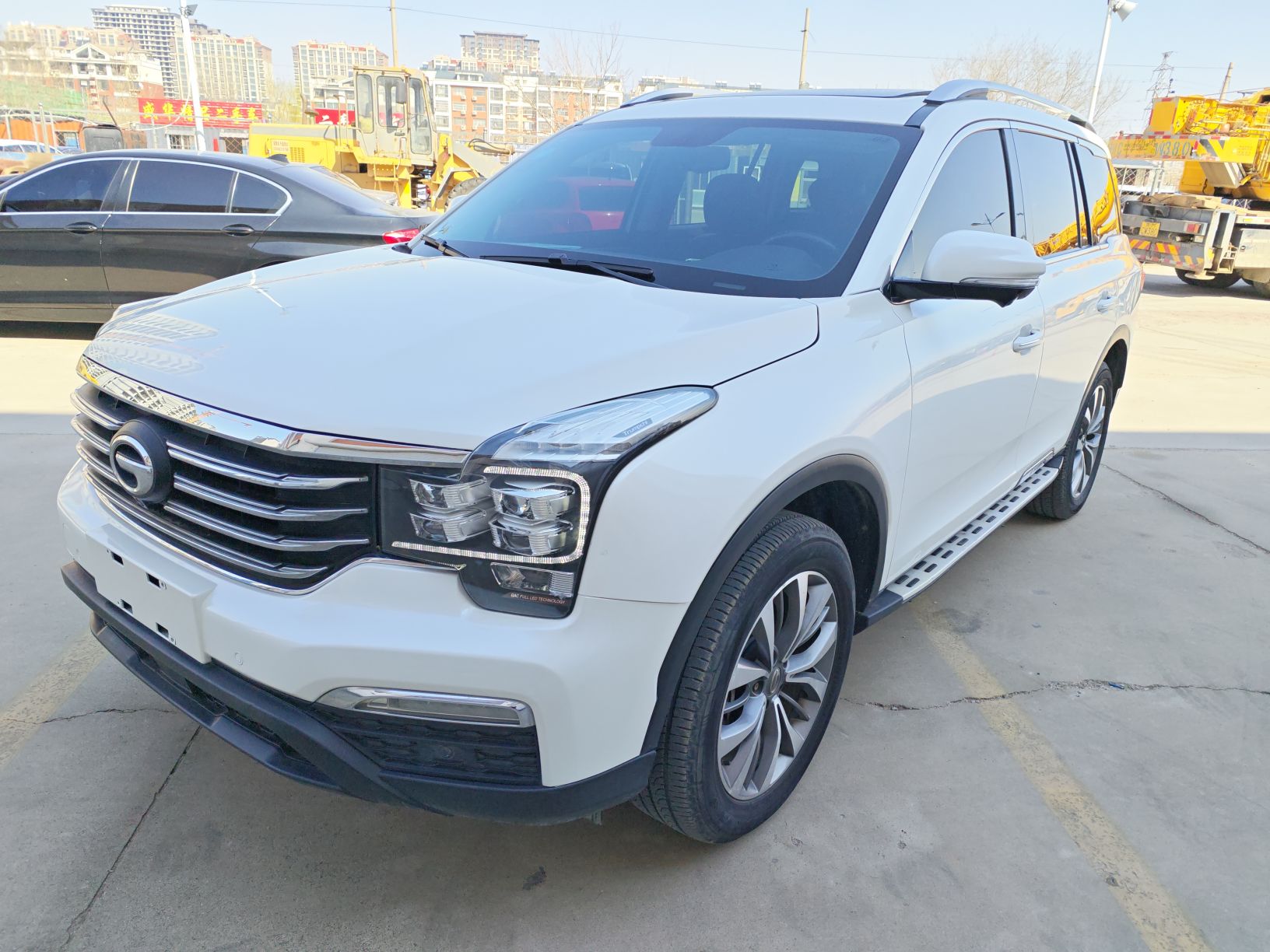 تحت مقدمة السيارة