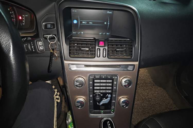 Used Volvo XC60 2017 T5 AWD Smart Upgrade Model
