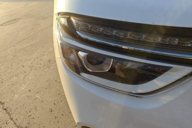 Used Dongfeng Aeolus AX4 2017 1.6L DCT Trendy Style Right Front Headlight