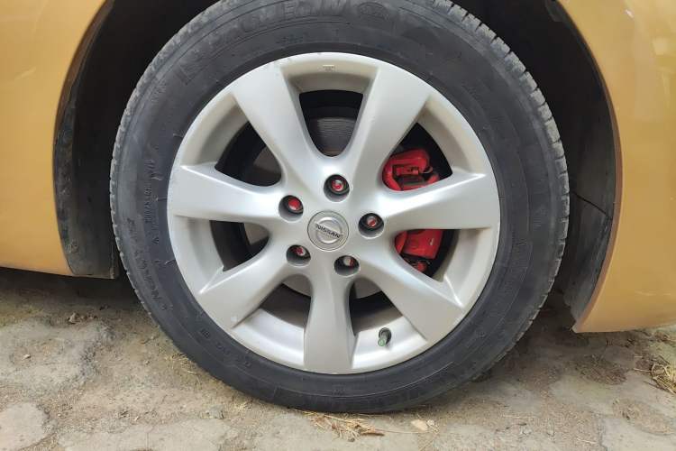 Used Nissan Tiida 2011 1.6L CVT Smart Version Right Front Wheel Hub