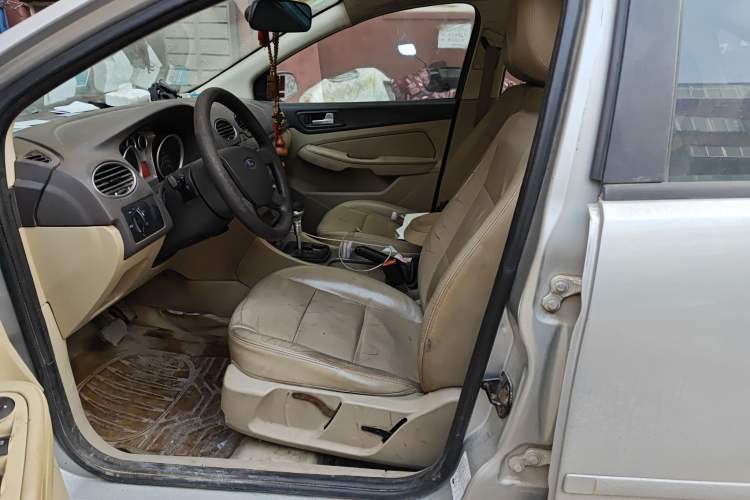 Used Ford Focus 2011 Sedan 1.8L Automatic Fashion Edition
