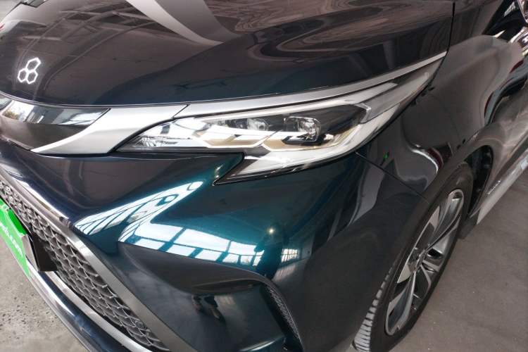 Used Toyota Granvia 2023 2.5L Hybrid Flagship VIP Edition