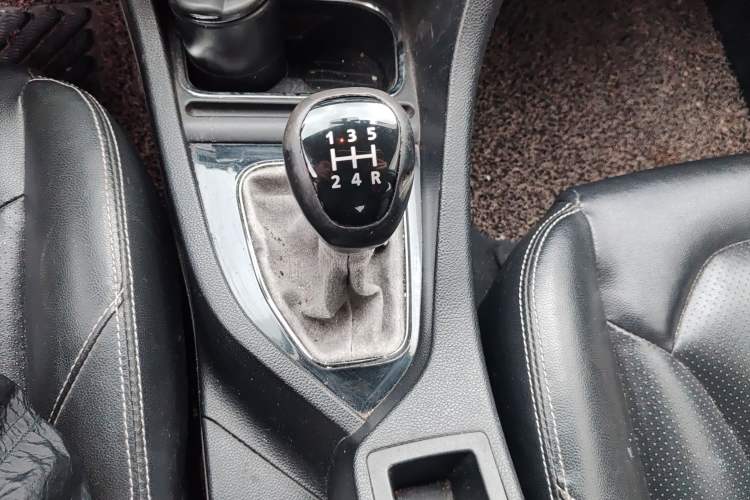 Used Soueast V5 Lingzhi 2015 Plus 1.5L Manual Smart Edition Gear Lever