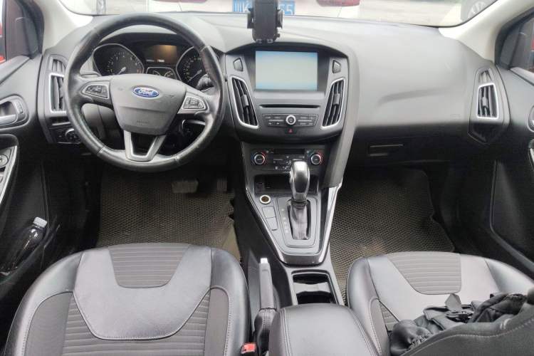 Used Ford Focus 2015 Hatchback EcoBoost 180 Automatic Elite Model Center Console