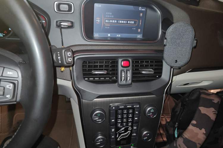 Used Volvo V40 2014 2.0T Zhiya Edition
