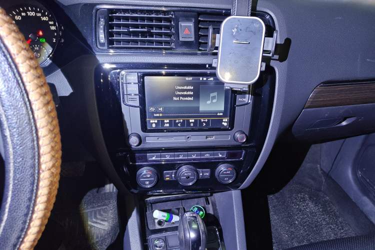 Used Volkswagen Sagitar 2017 230TSI Automatic Luxury Edition
