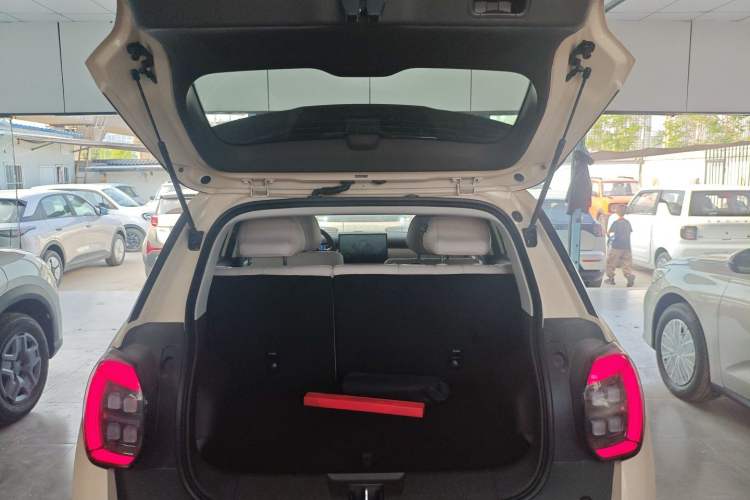 Used AION UT 2025 420 Smart Edition Trunk