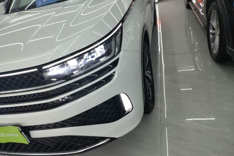 Used Volkswagen Tavendor 2024 380TSI All-Wheel-Drive R-Line Cruise Premium Edition Left Front Headlight